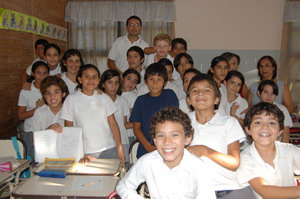 niños escriben cartas