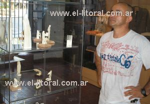 Juan Cáceres, el ex soldado que cambió el fusil por las artes