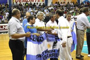 Regatas homenajeó a los héroes de Malvinas